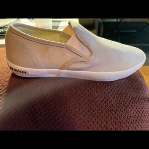Mens slip on sneakers